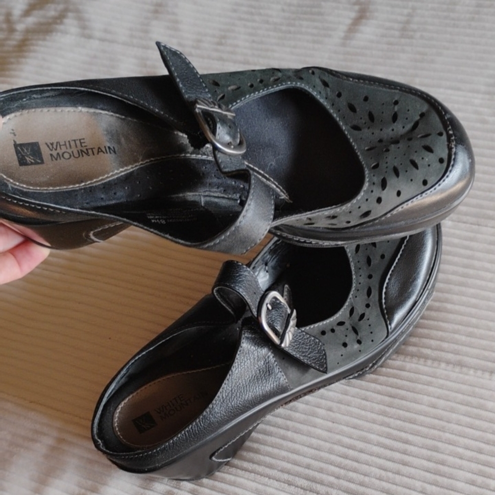 White Mountain Women's Black Mary Jane Flats